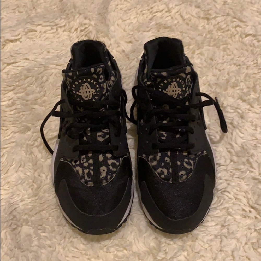 Rare find! Leopard Nike Huaraches
